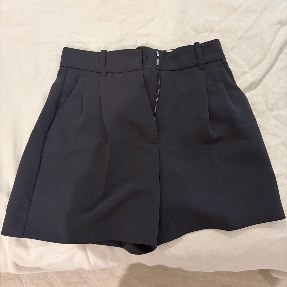 Aritzia dark grey women's tailored short